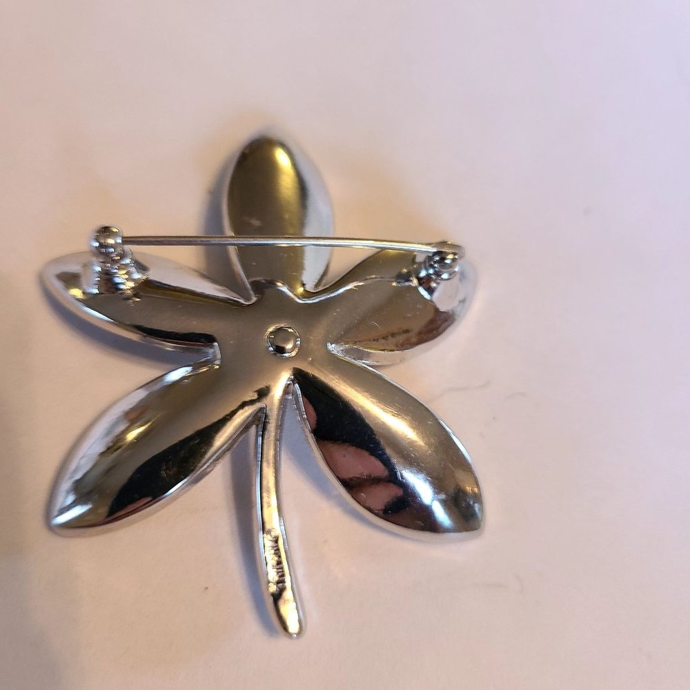TRIFARI CROWN SILVER TONE FLOWER BROOCH PIN - Picture 4 of 4